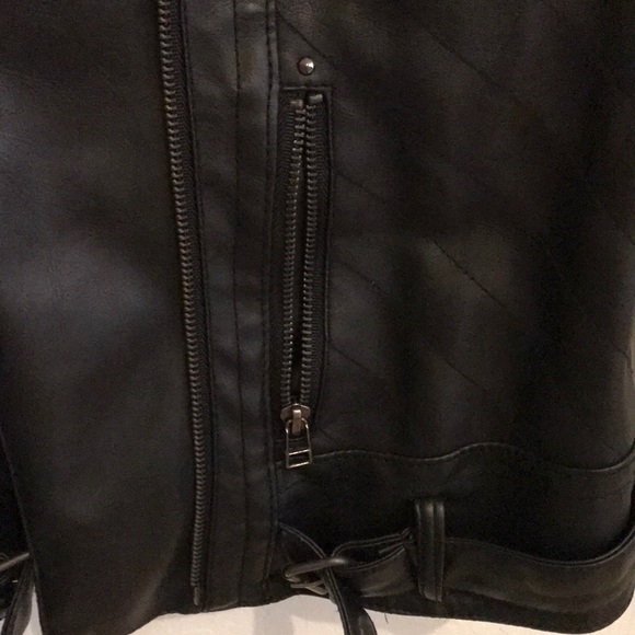 Leather jacket - Picture 2 of 6